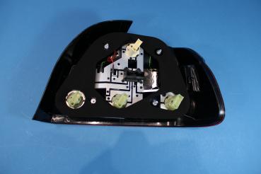 HELLA Rückleuchte rot/weiß links passend für BMW 5er E39 Limousine 09/00 - 06/03