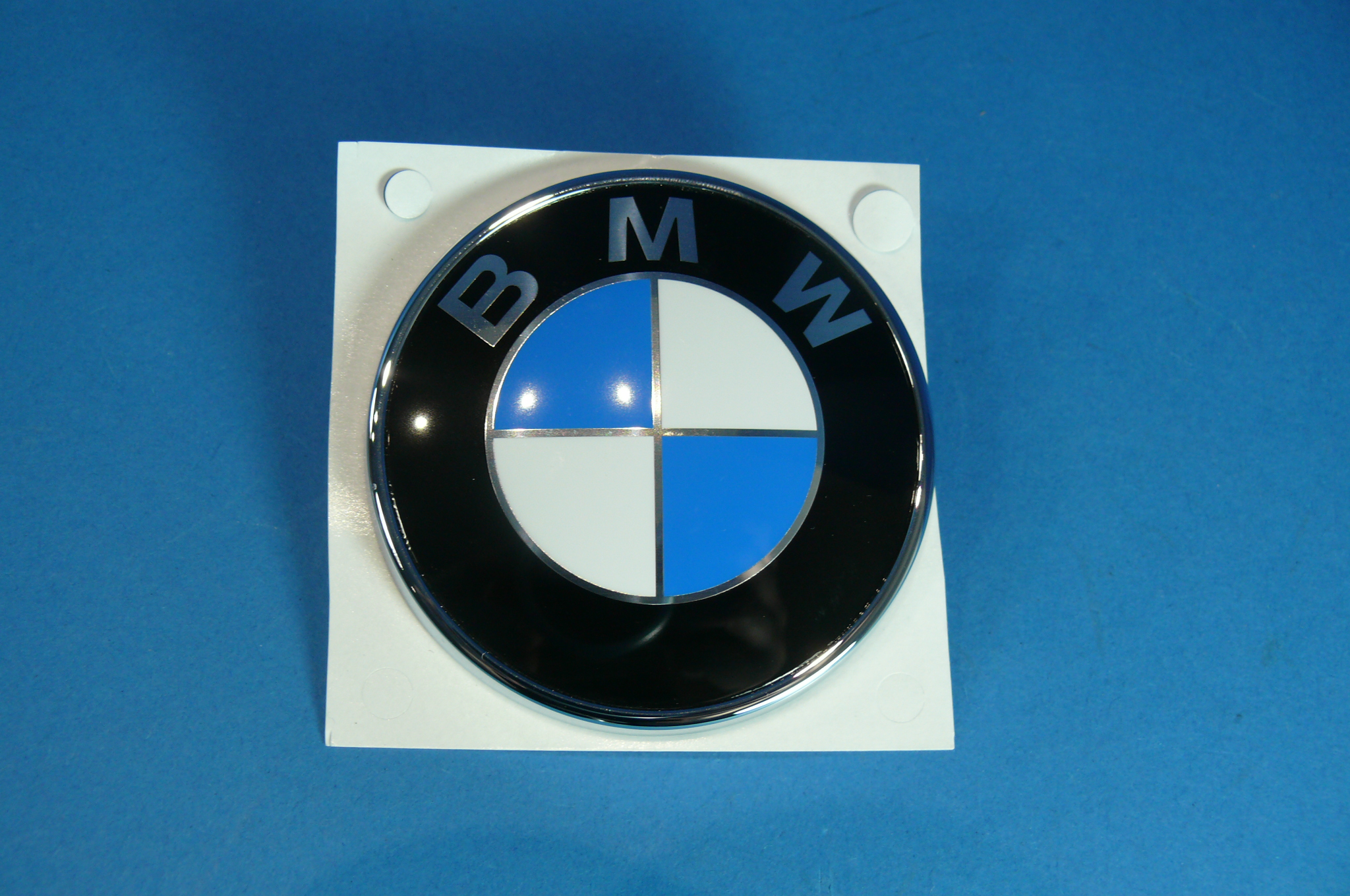 thumbnail image 2 of Genuine BMW Trunk Lid Roundel Emblem For E92 3-Series 328i 335i – OEM 51147146051 2 of 5
