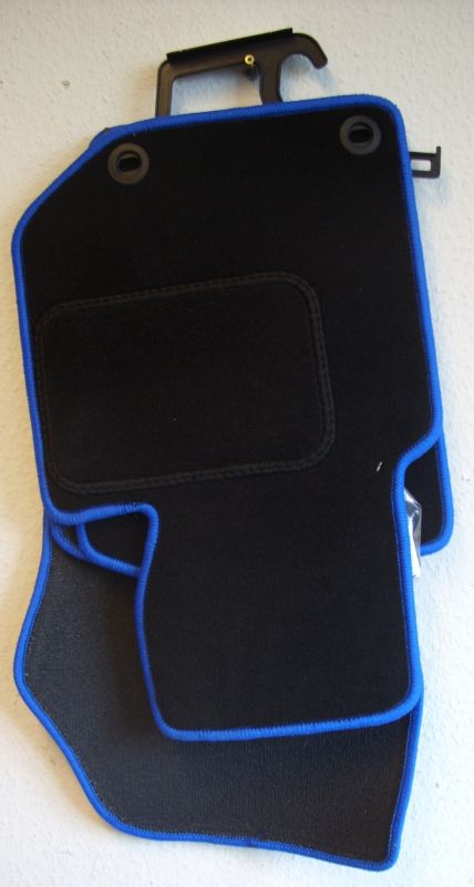 Floor mats 4 pcs. black/blue outline Mercedes W123 not Coupe