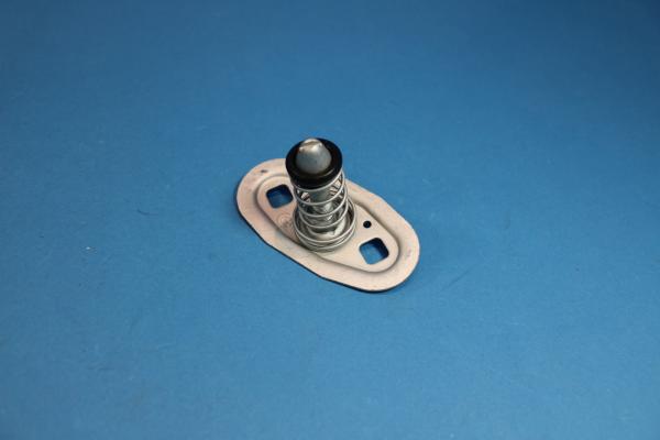 Front hood lock upper part on the hood right side BMW 3er E36