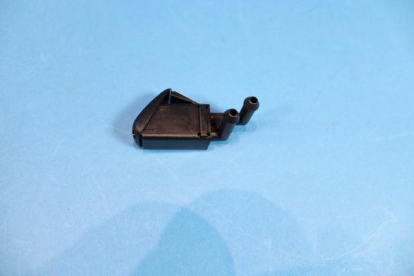 Spying nozzle for windshield cleaning without heating for BMW E32 E34 E36