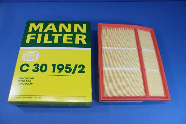 MANN & HUMMEL Luftfilter passend für Mercedes Benz W202 / W208 / R199